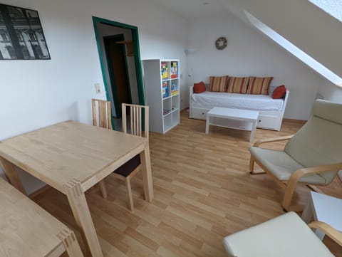 Living room, Photo of the whole room, Seating area, Dining area, hair dresser