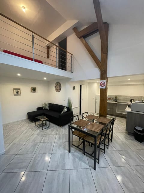 Le Familiale climatisé & Wi-fi Apartment in Bourgogne-Franche-Comté