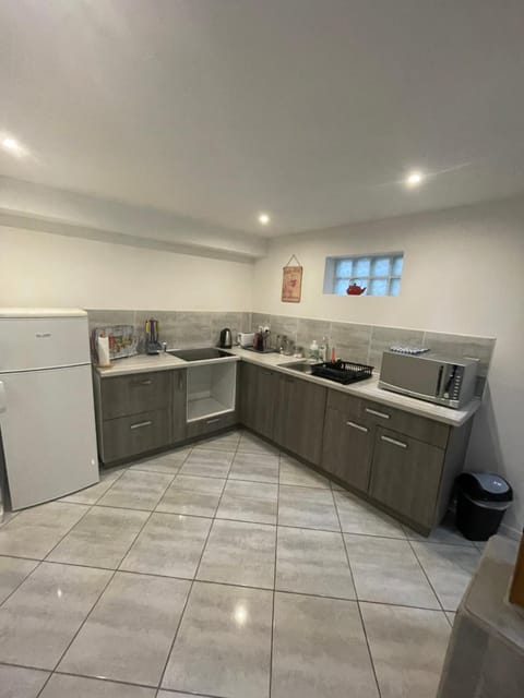 Le Familiale climatisé & Wi-fi Apartment in Bourgogne-Franche-Comté