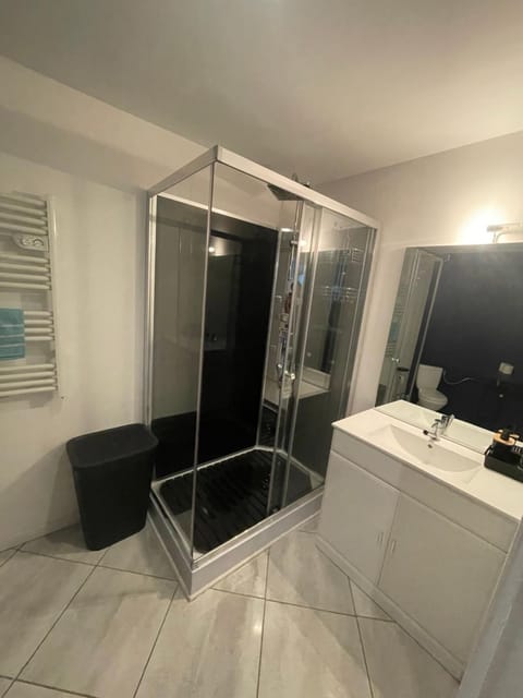 Le Familiale climatisé & Wi-fi Apartment in Bourgogne-Franche-Comté