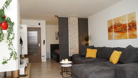 Communal lounge/ TV room, TV and multimedia, Living room, Seating area