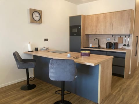 Coffee/tea facilities, Kitchen or kitchenette, Dining area, minibar, pet friendly, stove