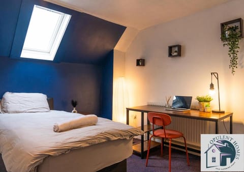 Bed, Photo of the whole room, Bedroom, hair dresser