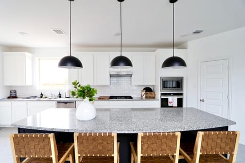 Kitchen or kitchenette, Dining area, dishwasher, minibar, pet friendly, stove, toaster