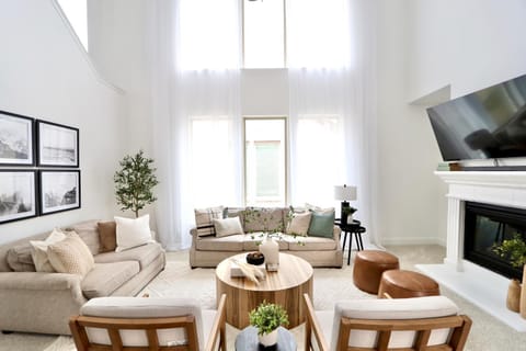 TV and multimedia, Living room, Seating area