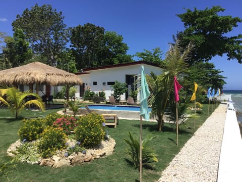 Property building, Garden, Swimming pool