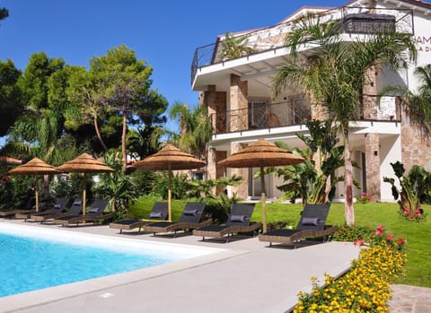 Property building, Garden, Garden, Garden view, Pool view, Swimming pool, sunbed