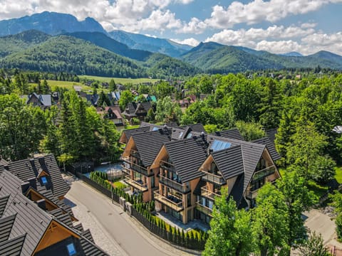 Property building, Day, Neighbourhood, Bird's eye view, Mountain view, Street view