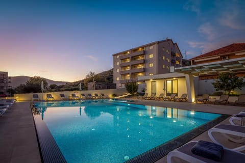 Property building, Swimming pool