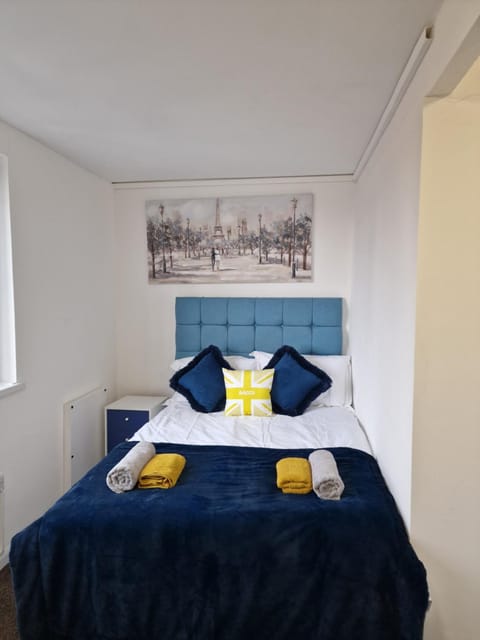 Balco Sherwood Apartment - 2 Bedrooms, 5 beds - Sky tv and internet House in Nottingham