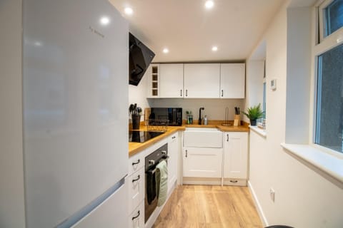 Kitchen or kitchenette, dishwasher, minibar, pet friendly, stove, toaster