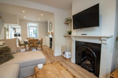 Communal lounge/ TV room, TV and multimedia, Living room, Seating area