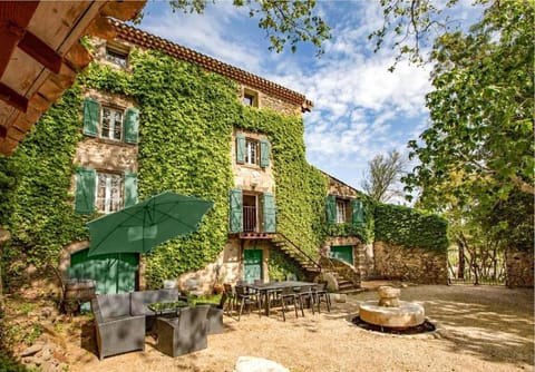 Property building, Patio, Facade/entrance, Garden