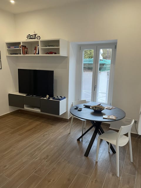 Communal lounge/ TV room, TV and multimedia, Living room, Dining area, Evening entertainment