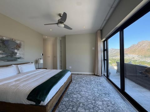 Bed, Natural landscape, Photo of the whole room, Bedroom, Mountain view