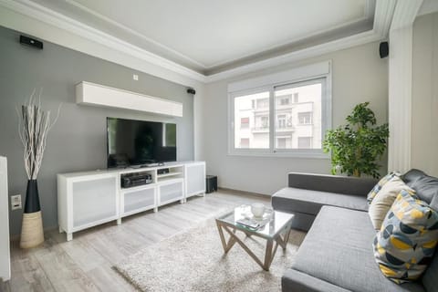 Communal lounge/ TV room, TV and multimedia, Living room, Seating area, Evening entertainment