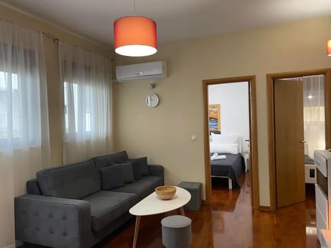 TV and multimedia, Living room, Seating area, air conditioner