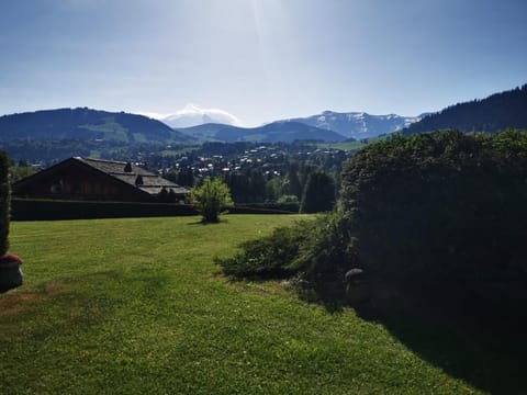 Nearby landmark, Spring, Day, Natural landscape, Mountain view