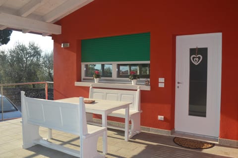 Facade/entrance, Balcony/Terrace