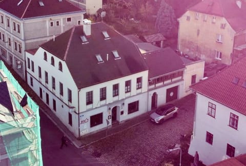 Property building, Neighbourhood, Landmark view, Street view, Location, Parking
