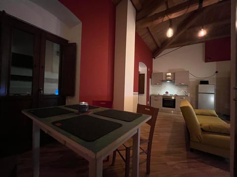 Kitchen or kitchenette, Living room, Seating area, Dining area