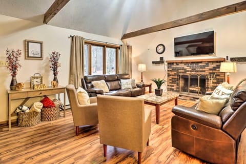 Near Big Boulder Mtn Cabin with Furnished Deck Cabin in Tunkhannock Township