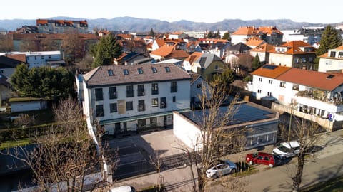 Property building, Day, Neighbourhood, Bird's eye view, Location, Parking