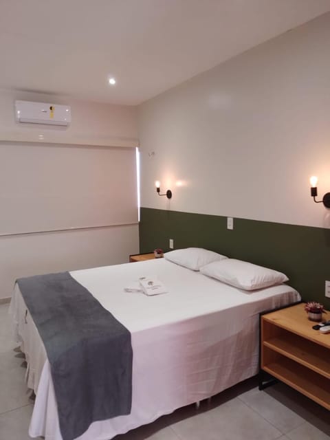 Bed, TV and multimedia, Photo of the whole room, Bedroom, minibar, air conditioner