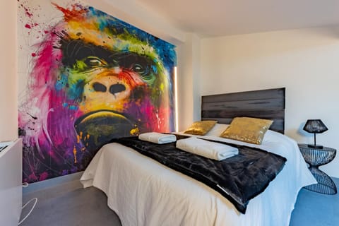 Bed, Photo of the whole room, Decorative detail, Bedroom