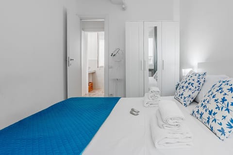 Bed, Photo of the whole room, Bedroom, towels, wardrobe