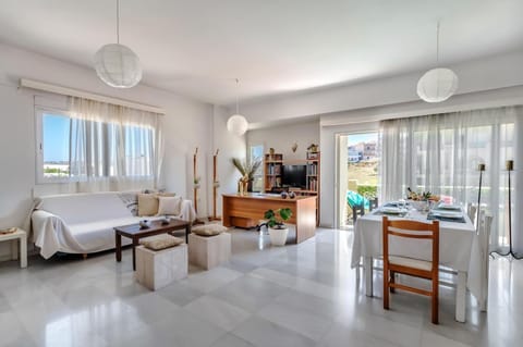 TV and multimedia, Living room, Photo of the whole room, Seating area, Dining area, air conditioner