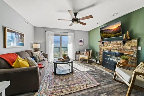 Communal lounge/ TV room, TV and multimedia, Living room, Seating area, fireplace