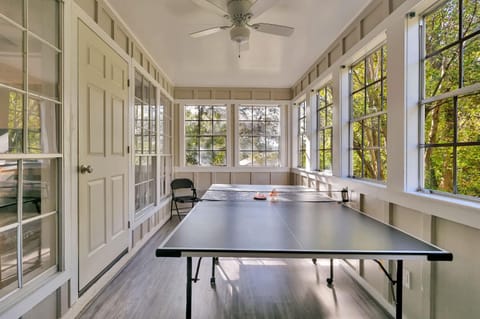 Piney Woods I Ping Pong I By SHSU I TV I Sleeps 11 House in Huntsville