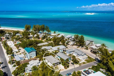 On Point - 811 Jacaranda Rd House in Anna Maria Island