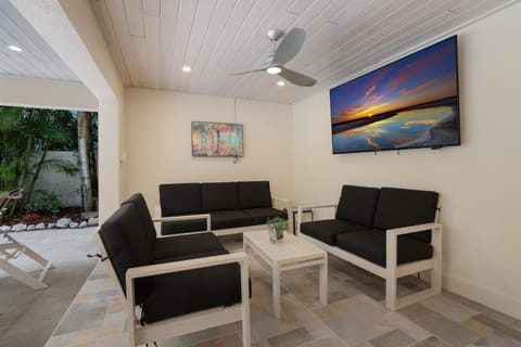 Absolute Paradise - 2114 Avenue A House in Bradenton Beach