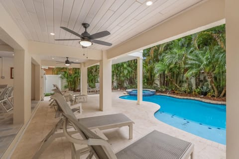 Absolute Paradise - 2114 Avenue A House in Bradenton Beach