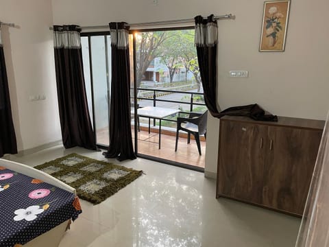 Bed, Seating area, Bedroom