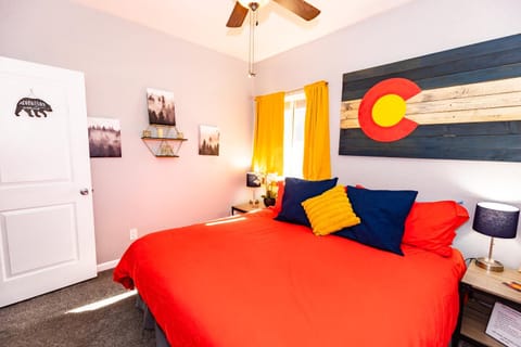 Bed, Bedroom, fireplace
