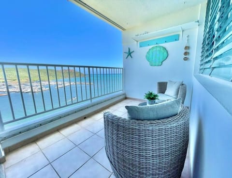 Day, Natural landscape, View (from property/room), Balcony/Terrace, Seating area, Sea view
