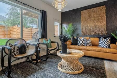 The Black Sands I Outdoor Theatre I Game Room I TV House in Lago Vista