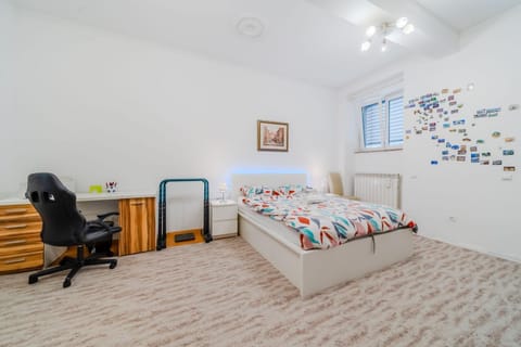Bed, Game Room, Seating area, Bedroom