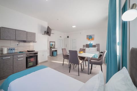 Kitchen or kitchenette, Photo of the whole room, Dining area, fireplace, oven, stove