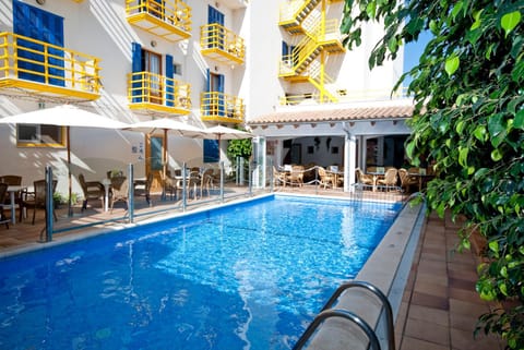 Swimming pool, Swimming pool