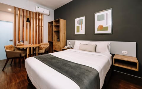 Bed, Living room, Photo of the whole room, Seating area, Bedroom, hair dresser