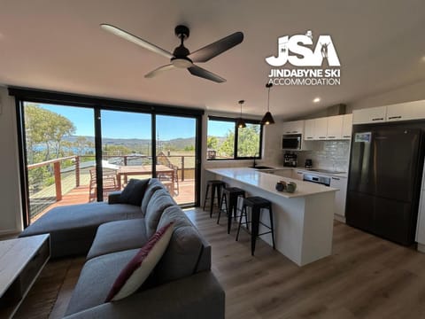 Patio, Balcony/Terrace, Balcony/Terrace, Kitchen or kitchenette, Living room, Seating area, Dining area, stove