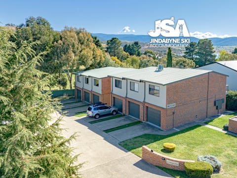 Property building, Garden view, Mountain view, Parking