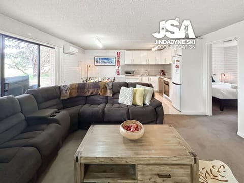 Kitchen or kitchenette, Living room, Photo of the whole room, Dining area, Bedroom, oven