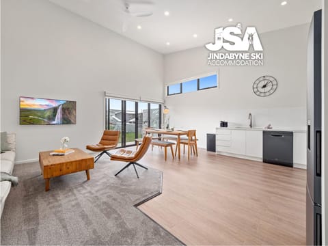 TV and multimedia, Kitchen or kitchenette, Living room, Dining area