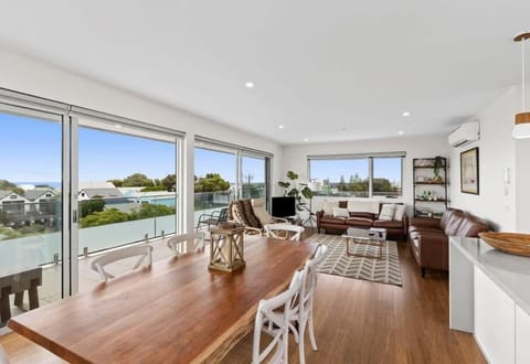 Balcony/Terrace, Living room, Seating area, Dining area