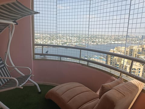 شقة فخمة وواسعة تسع عائلة كبيرة Apartment in Ajman